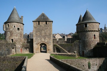 Fototapeta na wymiar Wejście do zamku Fougeres