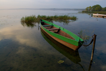 Fototapeta na wymiar Boat and lake at twilight