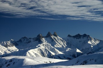 Fototapeta na wymiar 3 peaks in French Alps