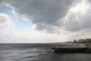 Fototapeta na wymiar Wybrzeże Morza po huraganie Wilma 2005 FL