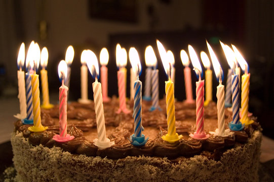 Geburtstagstorte mit Kerzen
