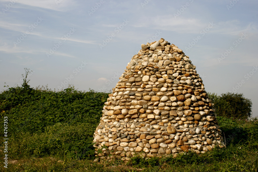 Wall mural prayer mound