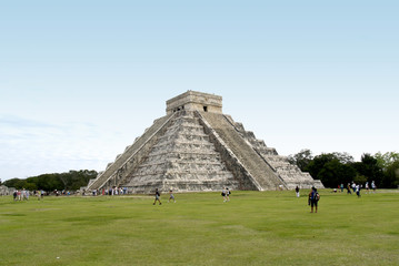 Fototapeta na wymiar Chichen Itza, Meksyk, Stufenpyramide, El Castillo