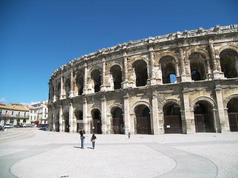 ar&egrave;nes de n&icirc;mes 2