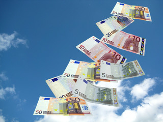 Geldscheine im Himmel