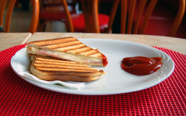 Toast mit Ketchup