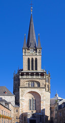 Fototapeta na wymiar Eingang Aachener Dom
