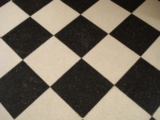 piso de ceramicos blanco y negro