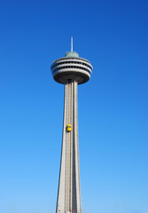 Fototapeta na wymiar Skylon Tower w Niagara Falls, Kanada