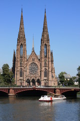 Fototapeta na wymiar Świętego Pawła Kościół w Strasburgu (Alzacja)