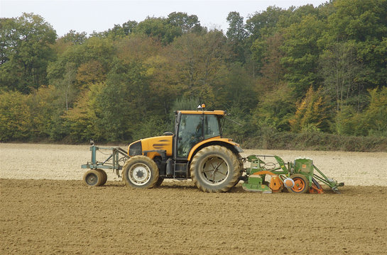Labour et semis d'automne en Beauce