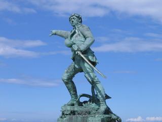 Statue of Robert Surcouf in St. Malo - obrazy, fototapety, plakaty