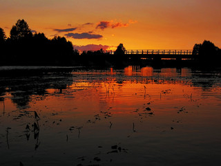 Naklejka premium red sunset bridge