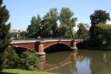 Fototapeta na wymiar Le pont d'Auvergne à Strasbourg (Alsace)