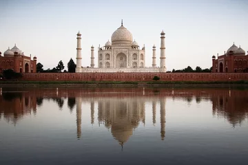 Tuinposter Taj Mahal reflected in river at twilight © Tommy Schultz