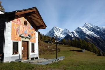 Fototapeta na wymiar Small mountain church