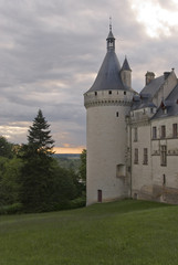 Fototapeta na wymiar Wieża stronie zamku Chaumont-sur-Loire