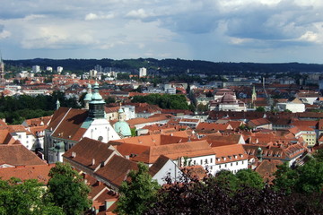 Fototapeta na wymiar Centrum miasta Graz w kierunku wschodnim