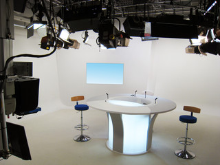 studio journal tv blanc