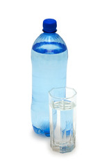 Naklejka premium Bottle and glass of water isolated on white