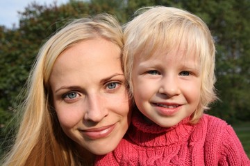 Fototapeta na wymiar mother with daughter in walk