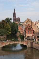 Fototapeta na wymiar Strasbourg - Katedra Najświętszej Marii Panny i Petite France