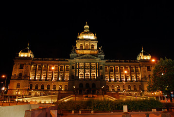 Fototapeta na wymiar Czech National Museum w nocy
