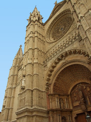 Fototapeta na wymiar Facade of cathedral in Palma