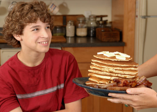 mom serves son enormous breakfast