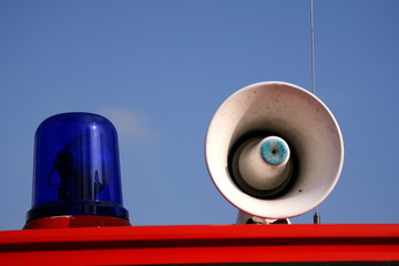 Martinshorn mit Blaulicht