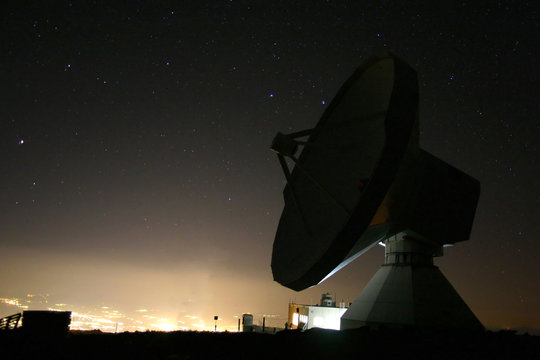 Antenne sous les &eacute;toiles