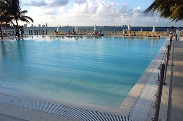 Fototapeta premium SoBe Infinity Pool
