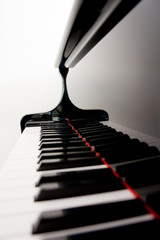 Blurred Piano Keys © Kwest