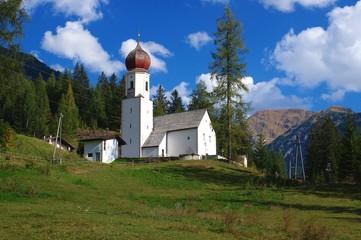 Dorfkirche in Tirol