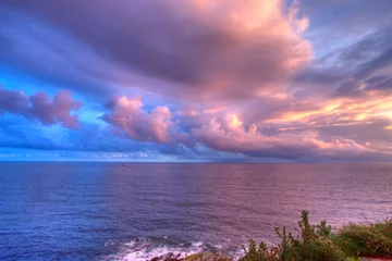 Selbstklebende Fototapete Himmel mystische Küstendämmerung