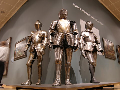 drei ritterr&uuml;stungen in museum