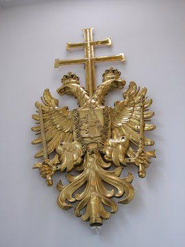 goldener doppeladler spitze stephansdom wien