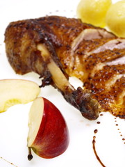 geröstete weihnachts gans mit knödel und rotkhol