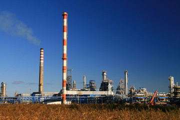 Fototapeta na wymiar rafinerii ropy naftowej