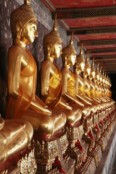 Buddha statues in Wat Pho in Bangkok