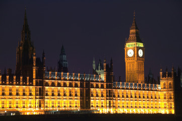 Fototapeta na wymiar Houses of Parliament and Big Ben in London at night