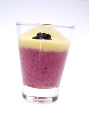 brombeer quark mit vanille sauce