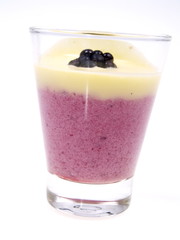 brombeer quark mit vanille sauce