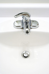 American Standard wash-bowl with mirror in white gamma 5