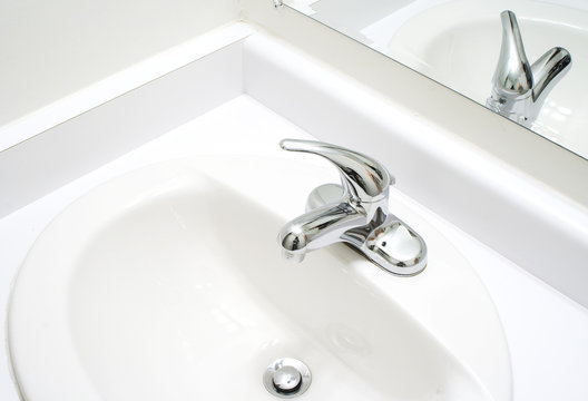 American Standard wash-bowl with mirror in white gamma 1