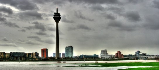 Fototapeta na wymiar Düsseldorf TV tower