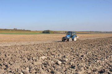 Obraz premium labourage d'automne