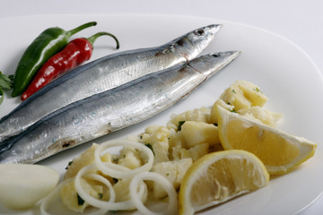  A plate with fish and potatos 