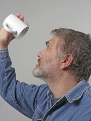 Mann mit Tasse - man with cup