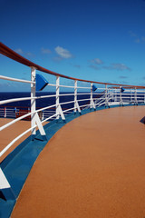 Fototapeta na wymiar Top Cruise Ship Deck i poręcze